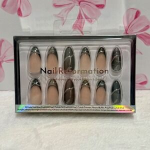 Nail Reformation Press On‎ Nails Almond Gray Stoned Silver Accent Manicure